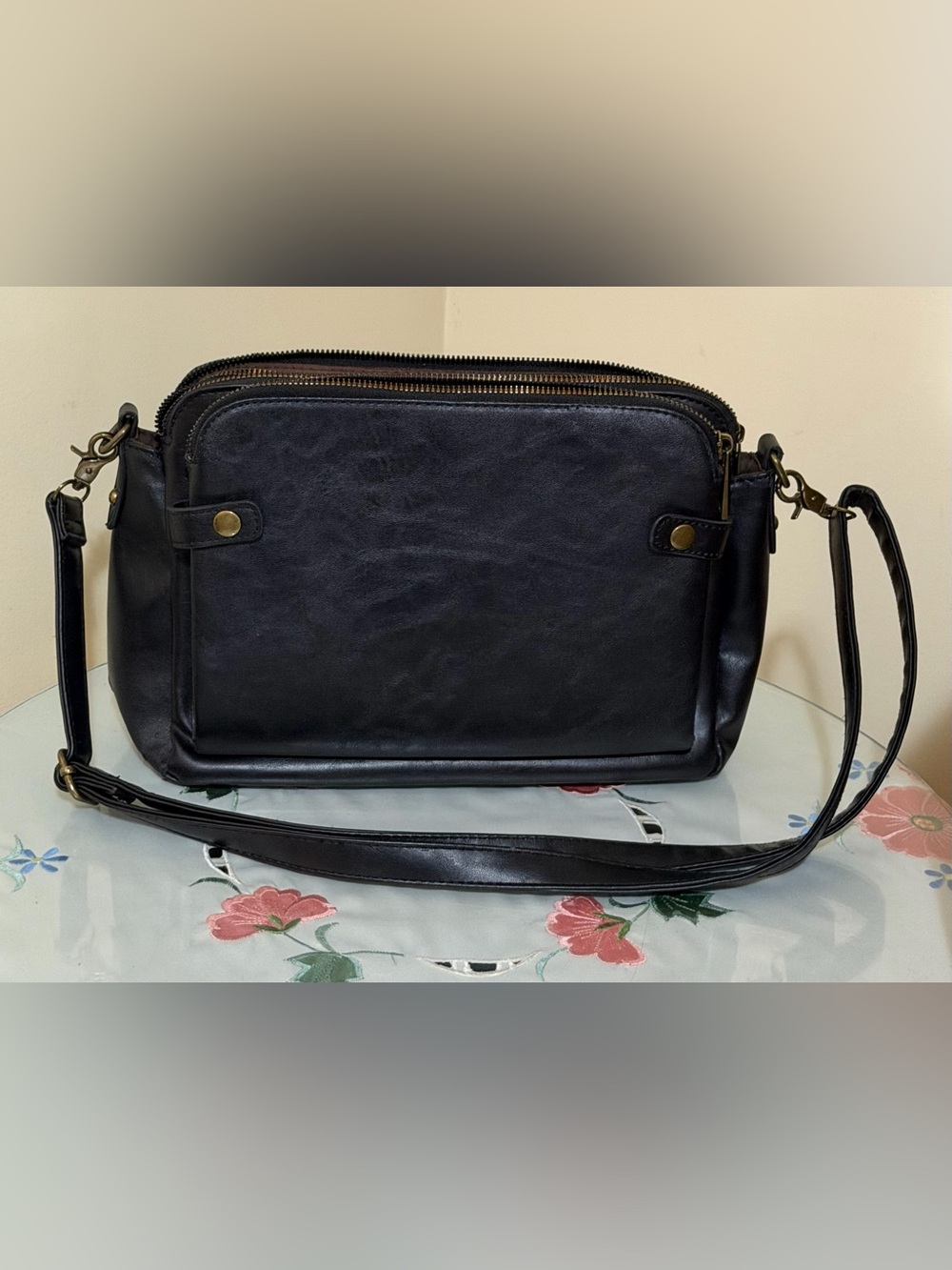 Classic Black Multi Compartment Crossbody Organizer Purse